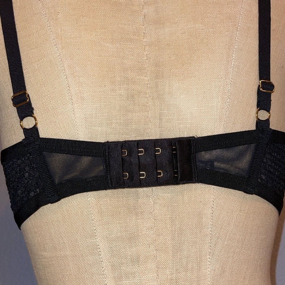Victoria's Secret Bra VS Fishnet Plunge Bra VS Lace Bra Removable Padding 36C 🆕 - Picture 4 of 16